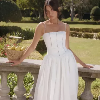 Best Dress Lengths for 60-Year-Old Women (Knee to Midi)